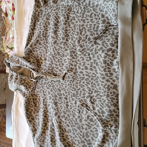 American Eagle Amm...Mazingly Soft Sage Leopard Print LSlv 1/4 Zip Sz. XS Hoodie - Picture 10 of 12